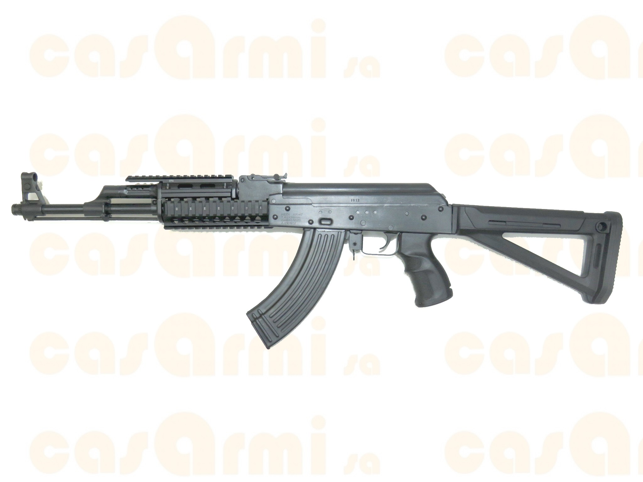 Nedi AK-47, modificato con Ak Pistol grip, Quad rail handguard, compensatore Claw Gear e Magpul MOE AK Stock 7.62x39